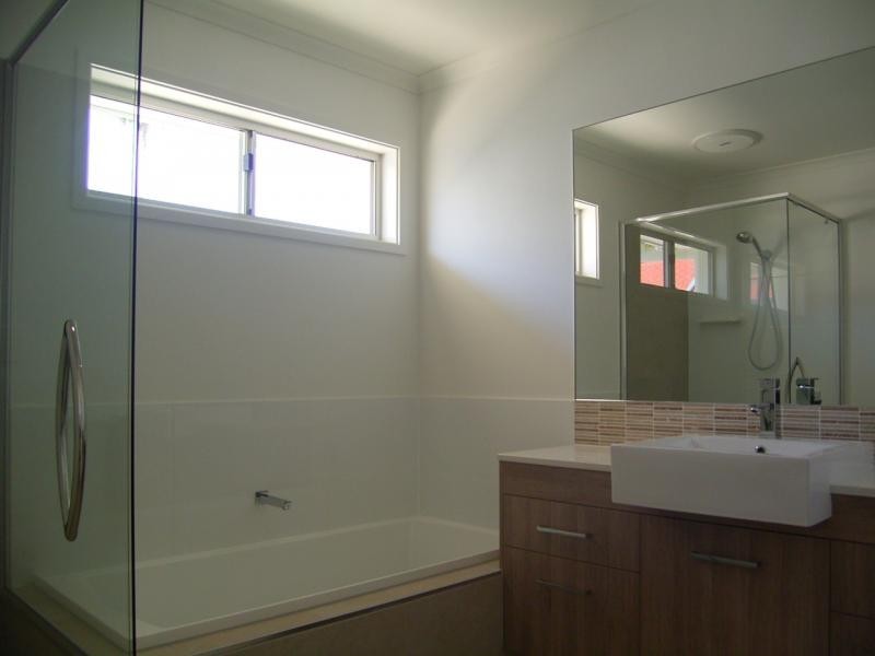 1/8 Holland, Bargara QLD 4670