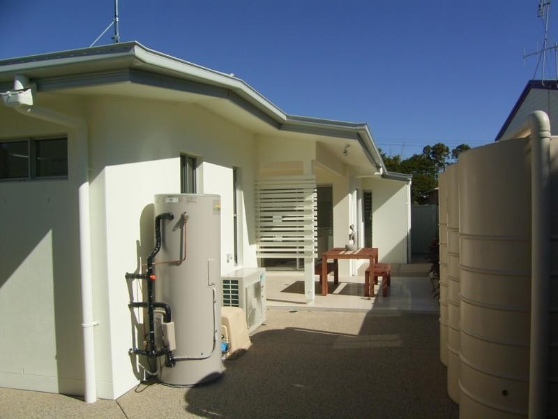 1/8 Holland, Bargara QLD 4670