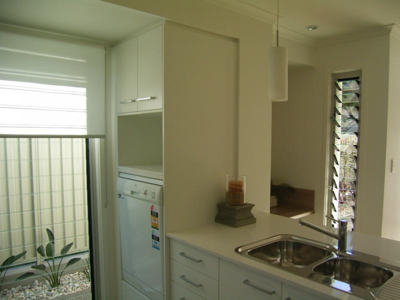 1/8 Holland, Bargara QLD 4670