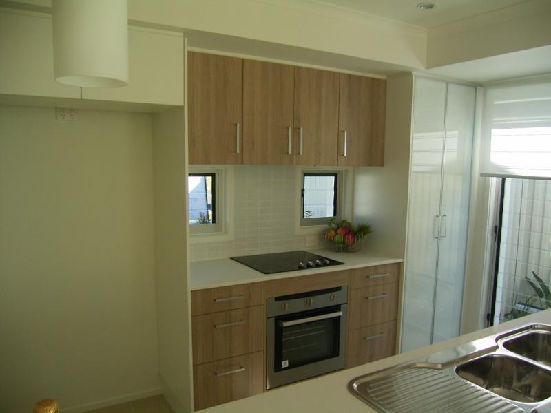 1/8 Holland, Bargara QLD 4670