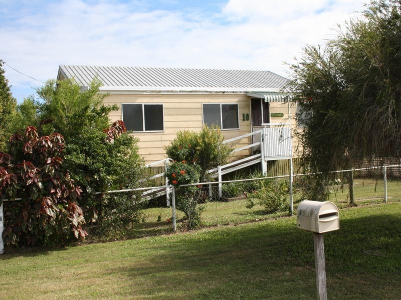 10 Moffat Street, Burnett Heads QLD 4670