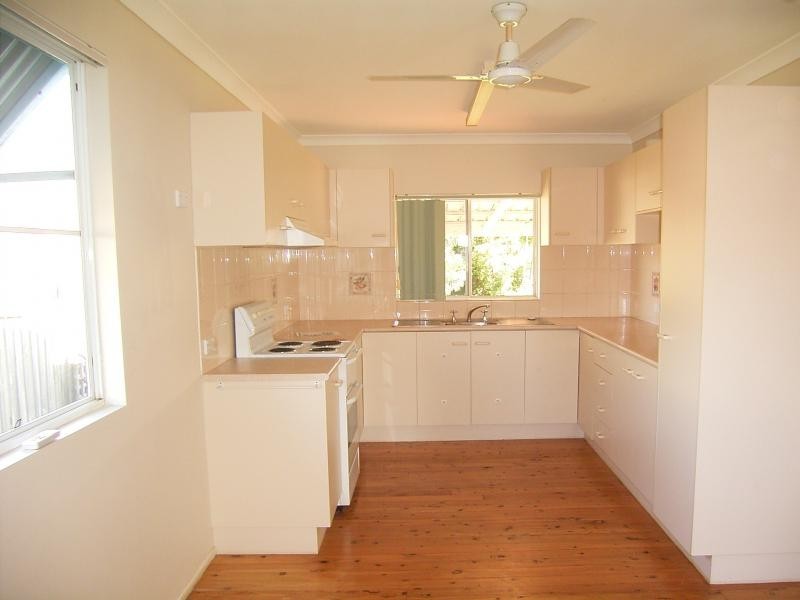 2 Crystal Court, Elliott Heads QLD 4670