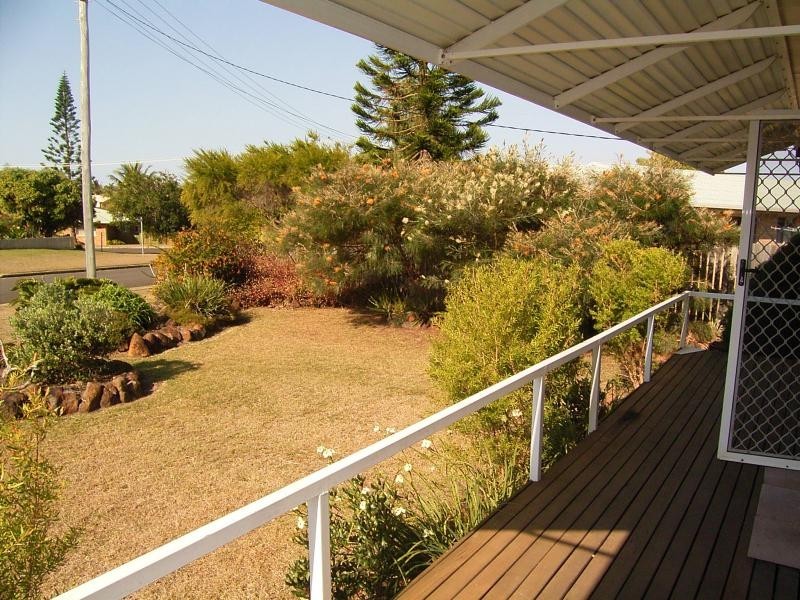 2 Crystal Court, Elliott Heads QLD 4670