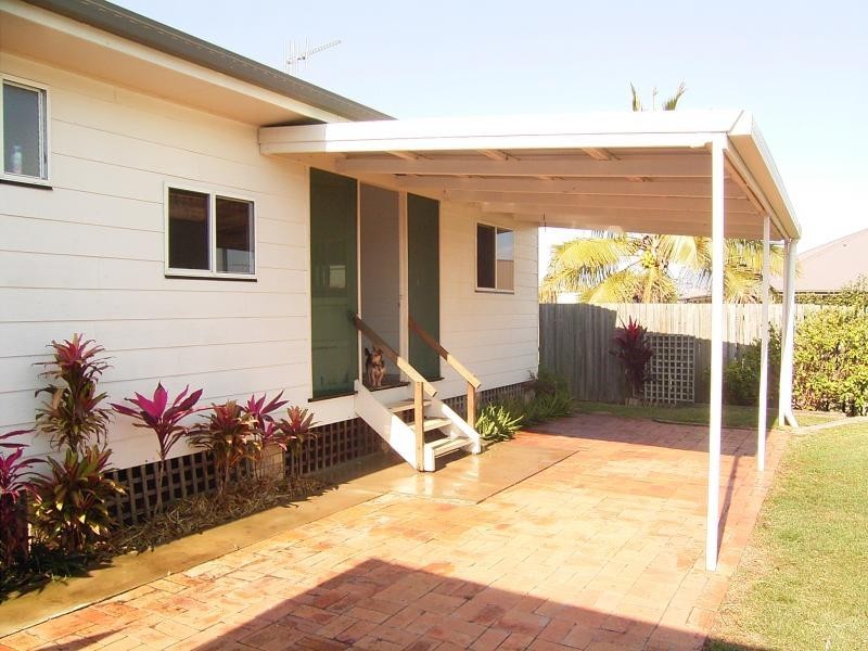 2 Crystal Court, Elliott Heads QLD 4670