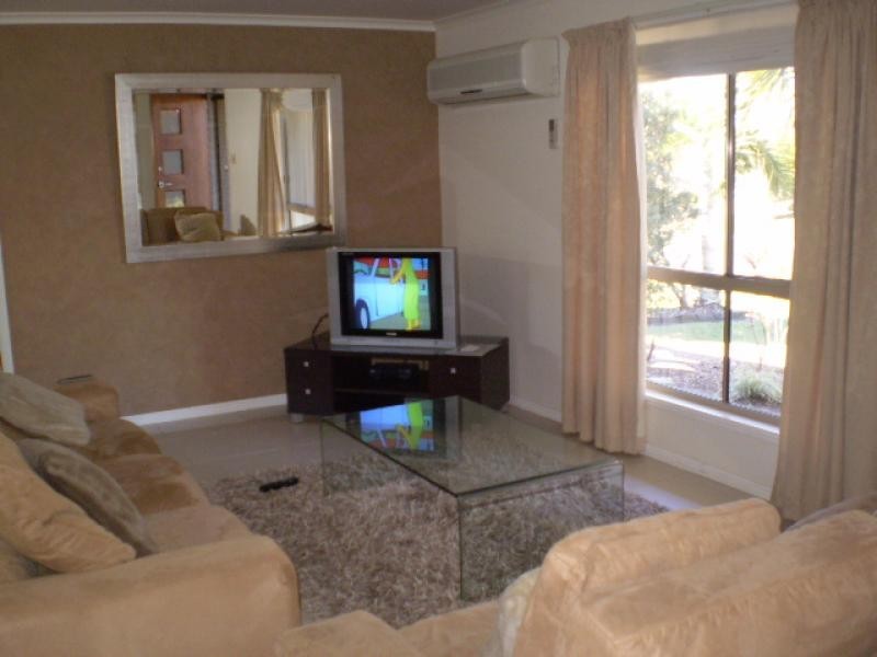 8 Oceanview Street, Bargara QLD 4670