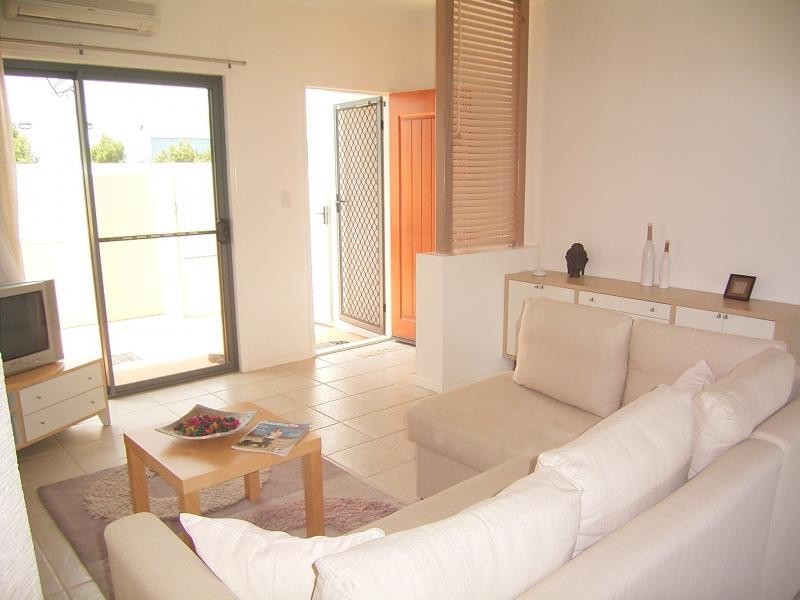 2/54 Johnson Street, Bargara QLD 4670