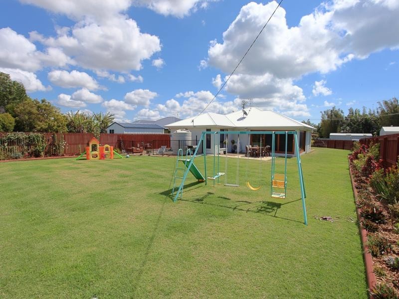 5 Cove Street, Burnett Heads QLD 4670