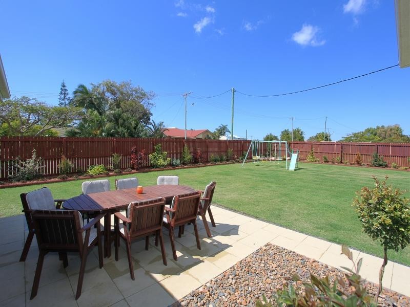 5 Cove Street, Burnett Heads QLD 4670