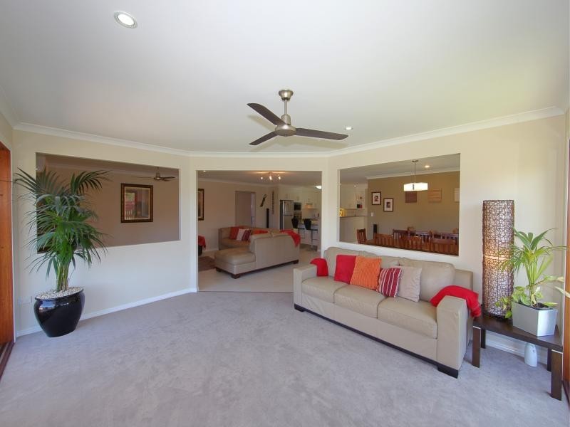 5 Cove Street, Burnett Heads QLD 4670
