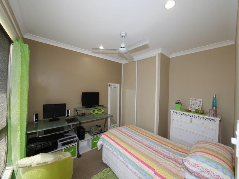 5 Cove Street, Burnett Heads QLD 4670
