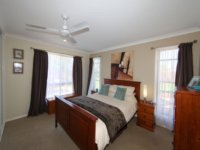 5 Cove Street, Burnett Heads QLD 4670