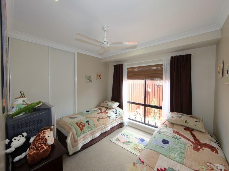 5 Cove Street, Burnett Heads QLD 4670