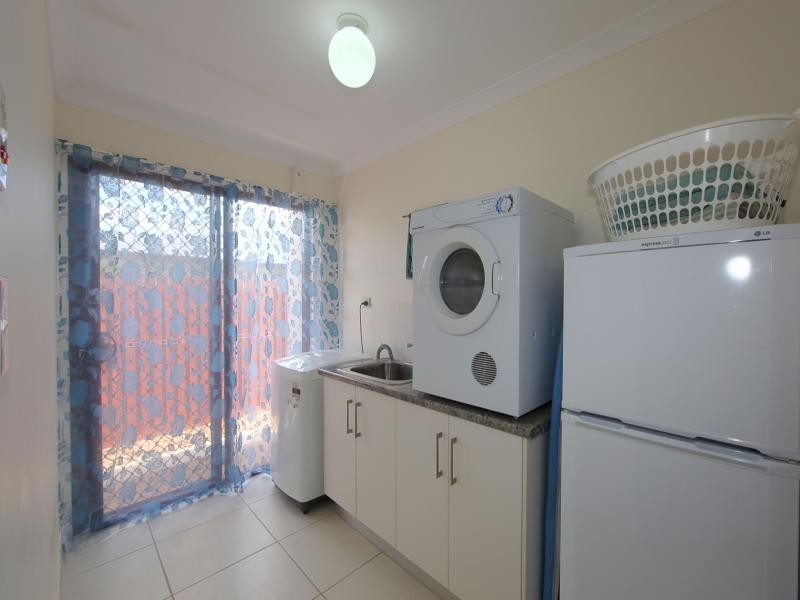 5 Cove Street, Burnett Heads QLD 4670