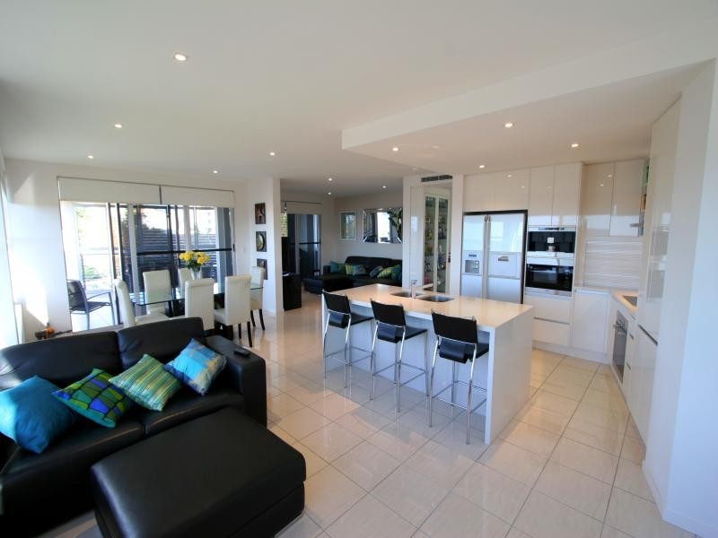 2/33 Esplanade, Bargara QLD 4670