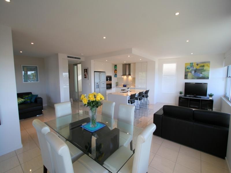 2/33 Esplanade, Bargara QLD 4670