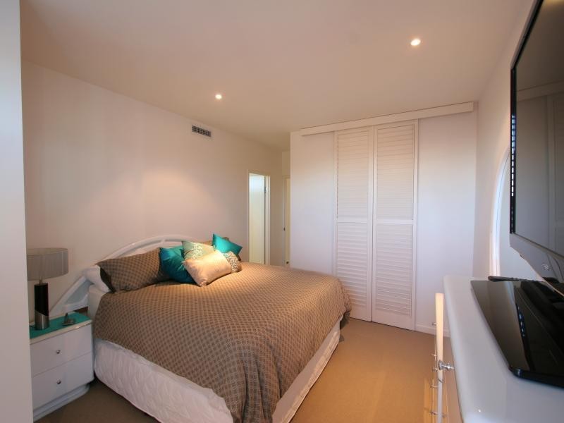 2/33 Esplanade, Bargara QLD 4670