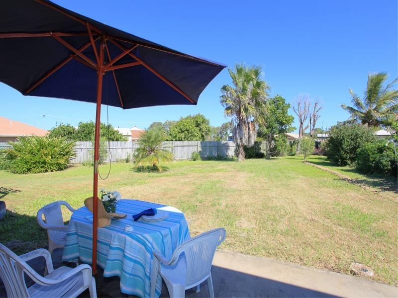 3 Crystal Court, Elliott Heads QLD 4670