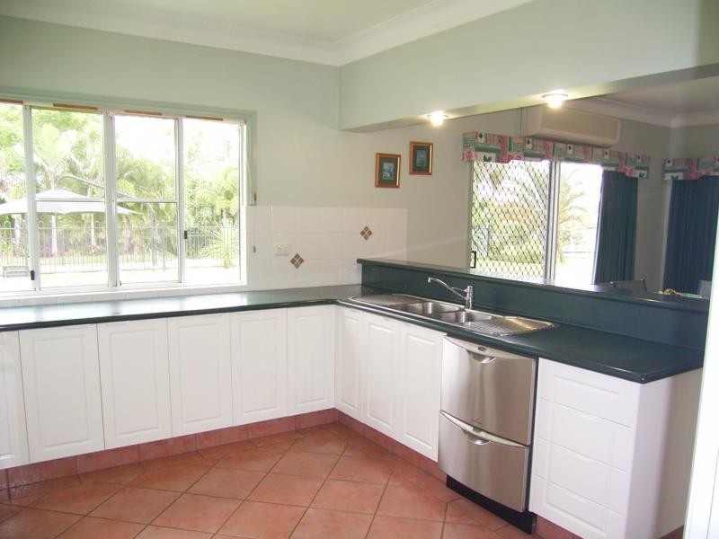 11 Daveys Drive, Branyan QLD 4670