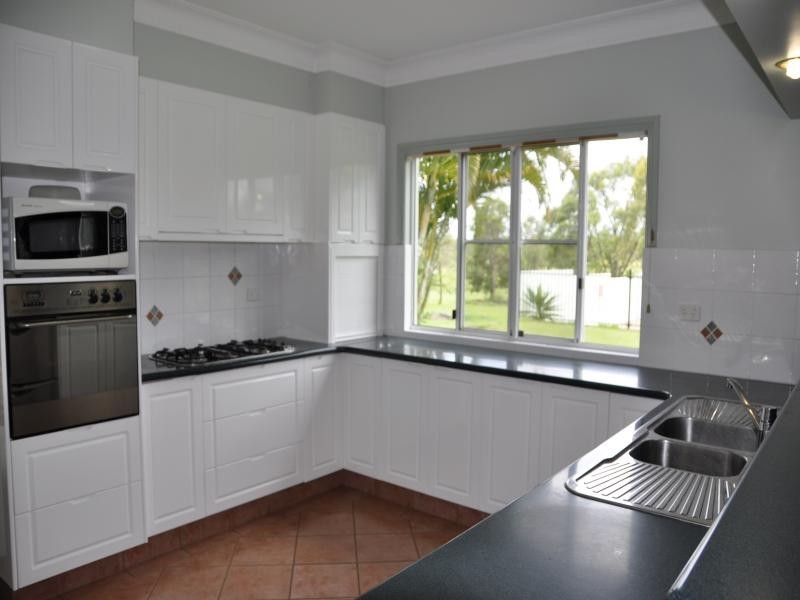 11 Daveys Drive, Branyan QLD 4670