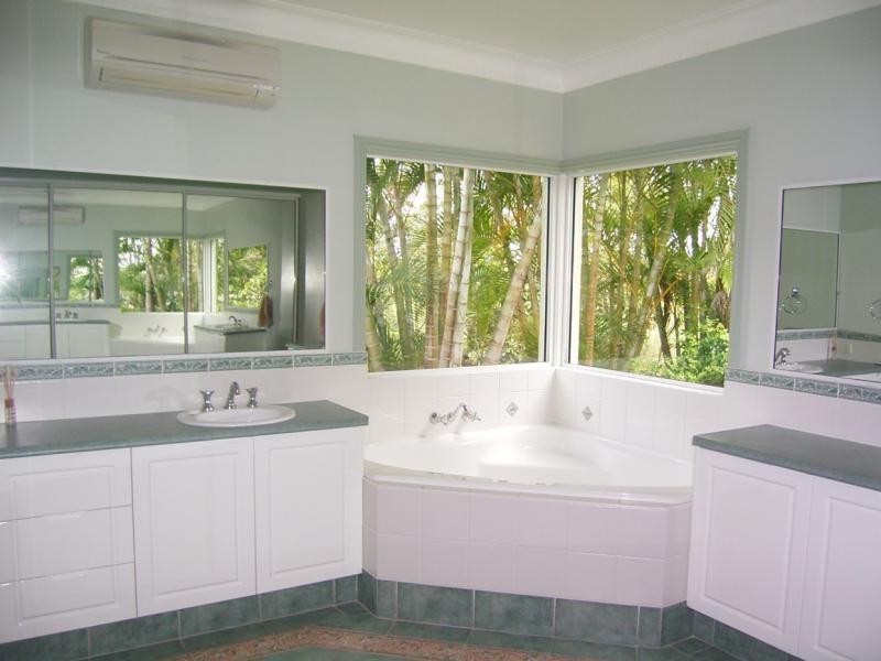 11 Daveys Drive, Branyan QLD 4670