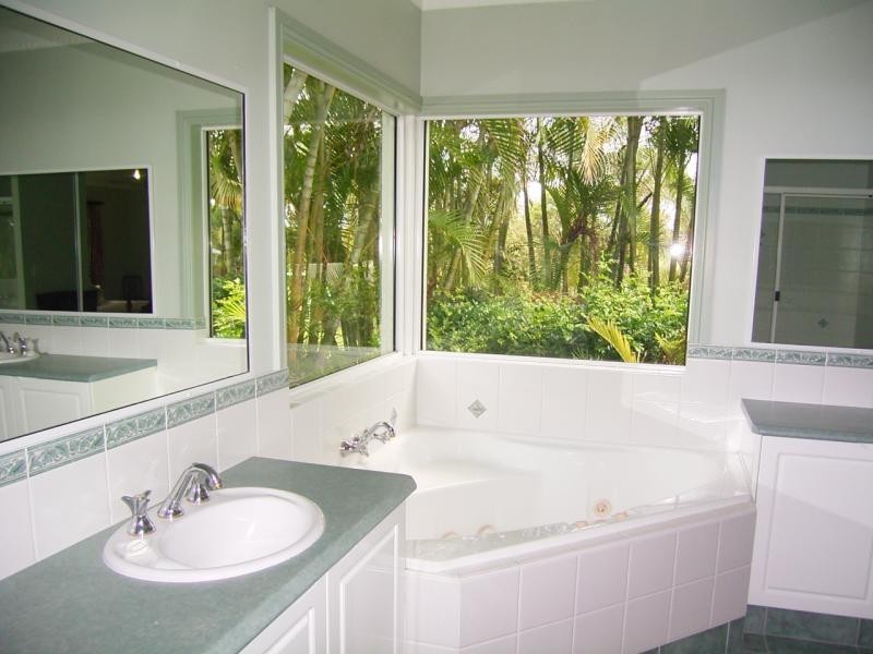 11 Daveys Drive, Branyan QLD 4670