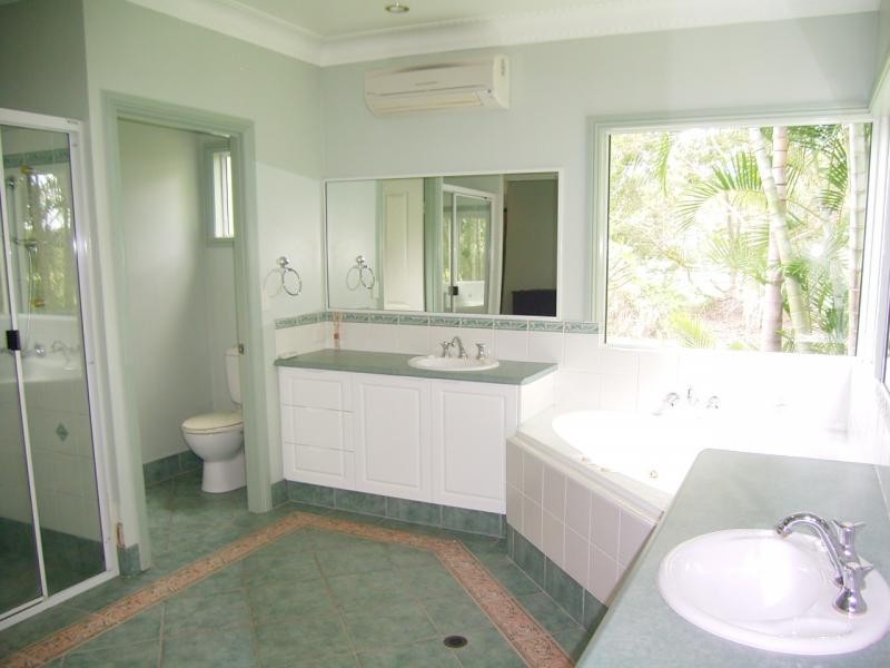 11 Daveys Drive, Branyan QLD 4670