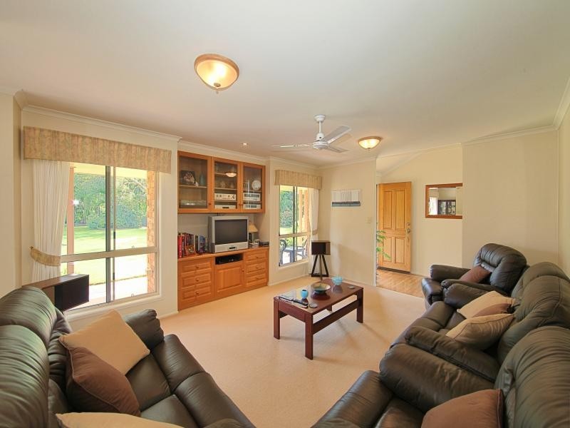 7 Cockatoo Crescent, Gooburrum QLD 4670