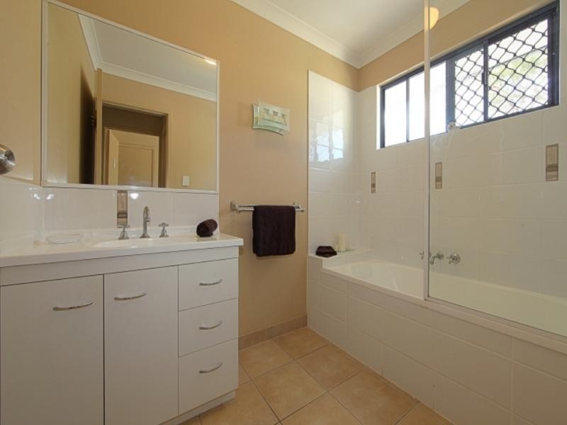 5 Bernborough Bvd, Branyan QLD 4670