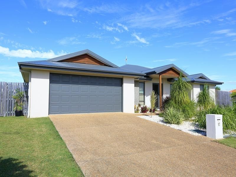 17 Leon Place, Coral Cove QLD 4670