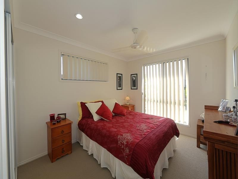 17 Leon Place, Coral Cove QLD 4670