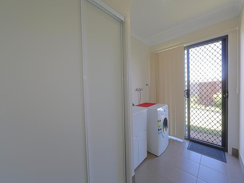 17 Leon Place, Coral Cove QLD 4670
