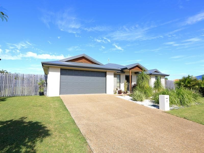 17 Leon Place, Coral Cove QLD 4670