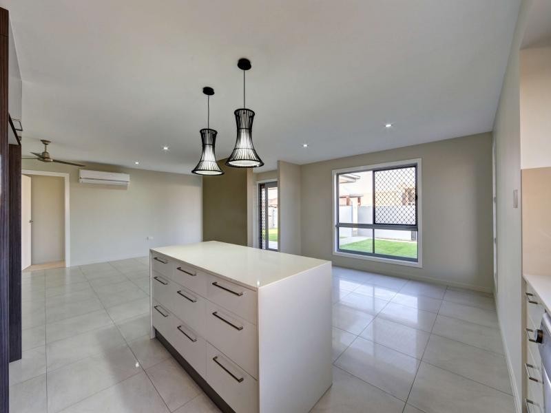 1 /24 Masthead Drive, Bargara QLD 4670