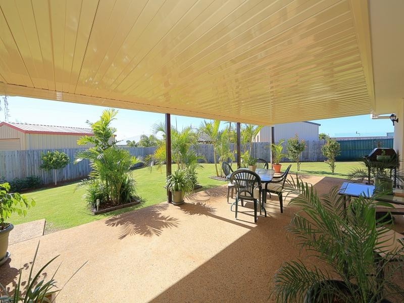7 Leon Place, Coral Cove QLD 4670