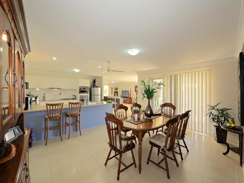 7 Leon Place, Coral Cove QLD 4670
