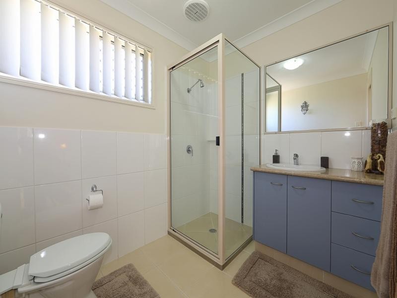 7 Leon Place, Coral Cove QLD 4670