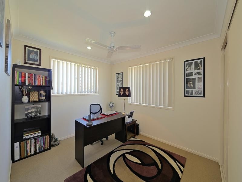 7 Leon Place, Coral Cove QLD 4670