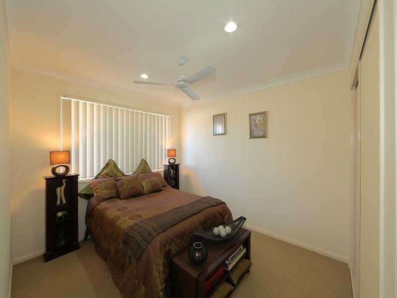 7 Leon Place, Coral Cove QLD 4670