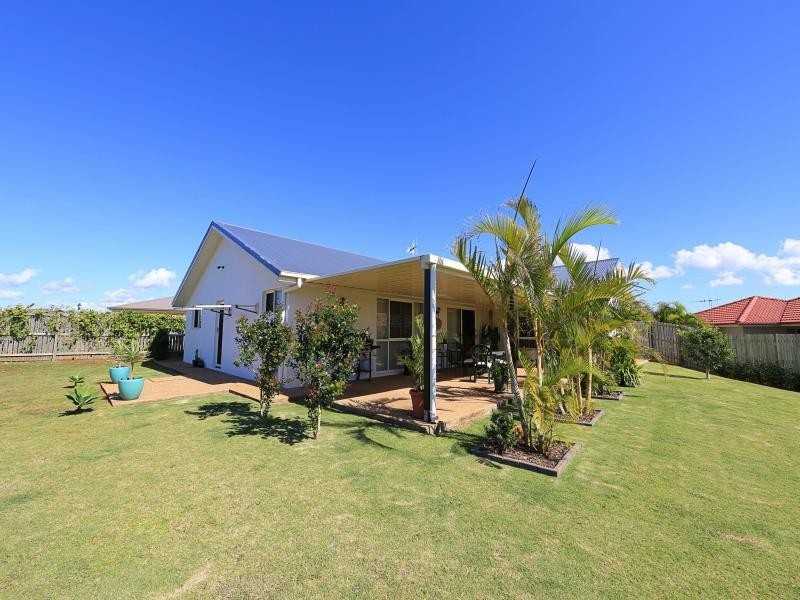 7 Leon Place, Coral Cove QLD 4670