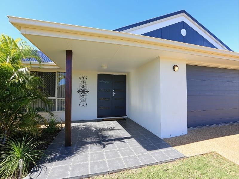7 Leon Place, Coral Cove QLD 4670
