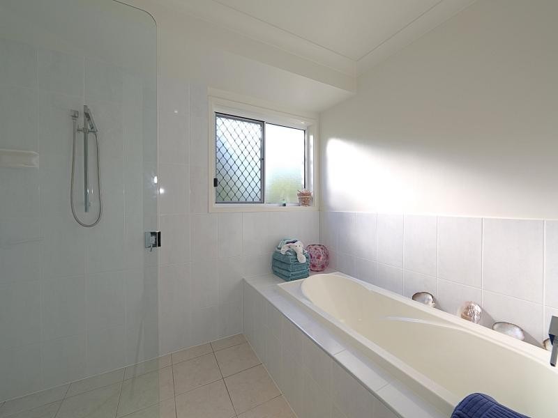 18 Marian Street, Coral Cove QLD 4670