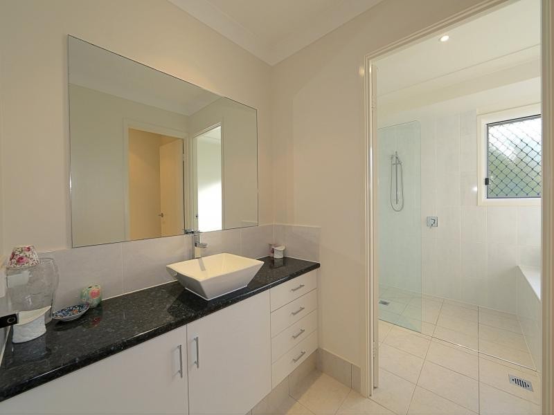 18 Marian Street, Coral Cove QLD 4670