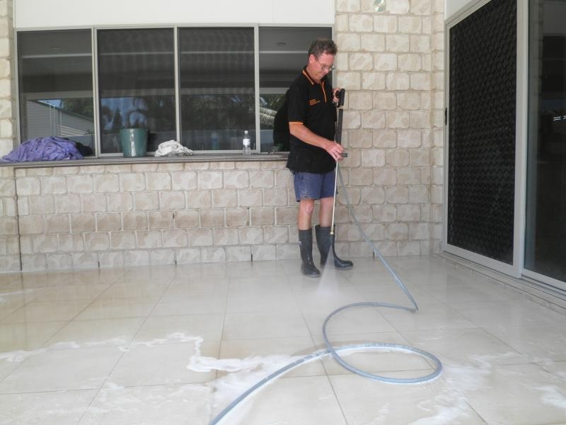 18 Bisdee Street, Coral Cove QLD 4670