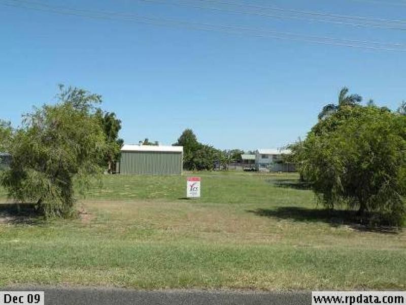 16 Duffy st, Burnett Heads QLD 4670