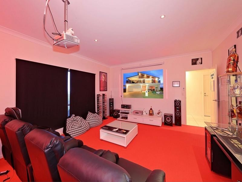 31 Emperor Drive, Elliott Heads QLD 4670