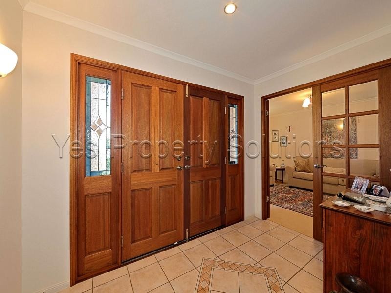 1 Meleisha Place, Coral Cove QLD 4670