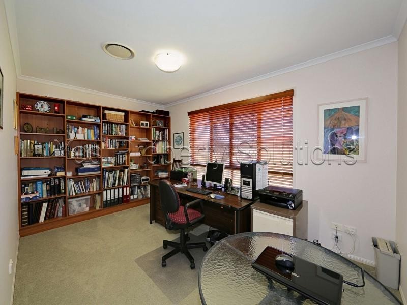 1 Meleisha Place, Coral Cove QLD 4670