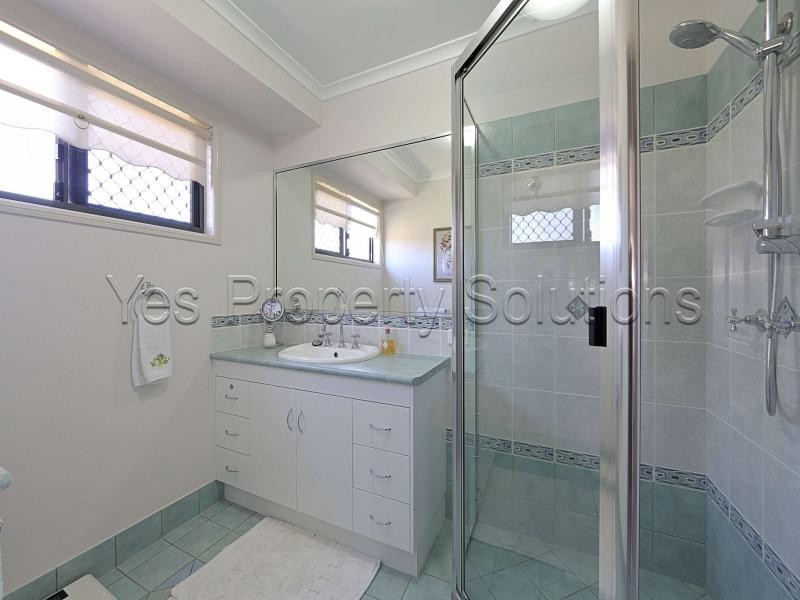 1 Meleisha Place, Coral Cove QLD 4670