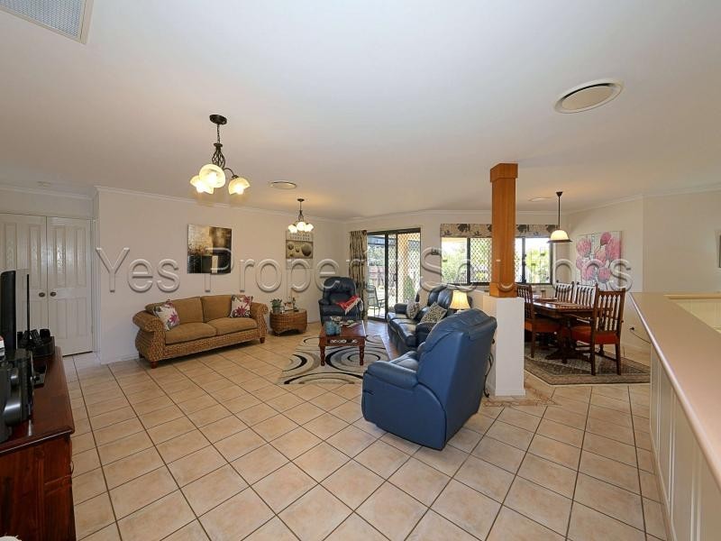 1 Meleisha Place, Coral Cove QLD 4670