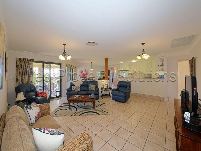 1 Meleisha Place, Coral Cove QLD 4670